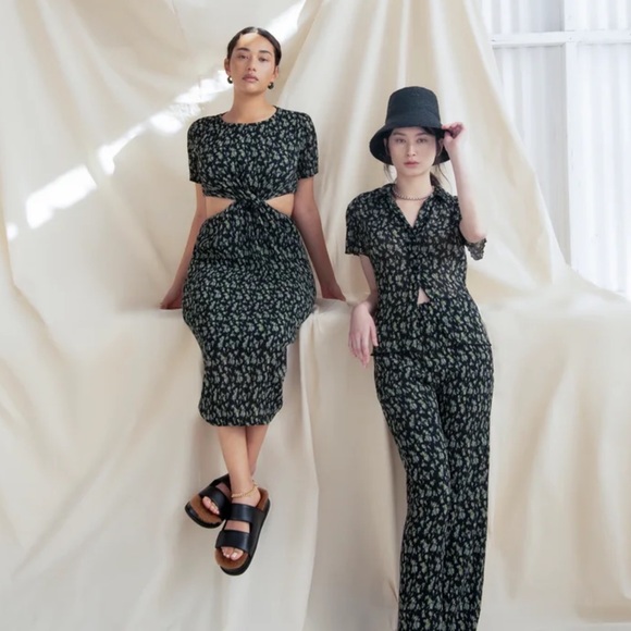 Who What Wear Plisse Collection NWT Drew Cutout Twist MIDI Dress Daisy Floral M - Picture 16 of 16